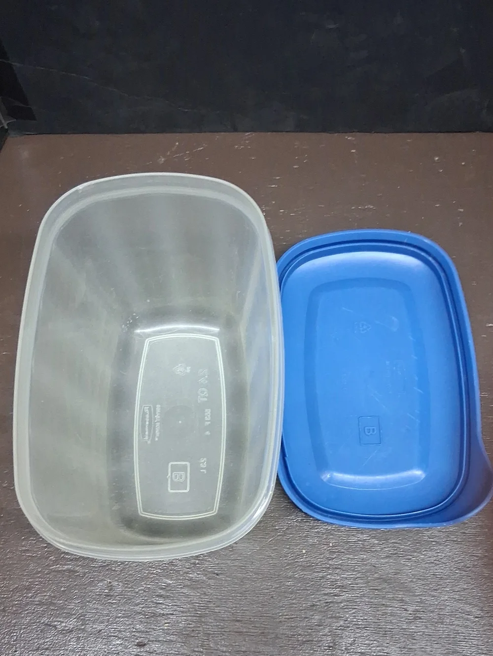 Rubbermaid 2.4Qt., Super Seal‎ 16oz., Press Seal 3 Cup Set.